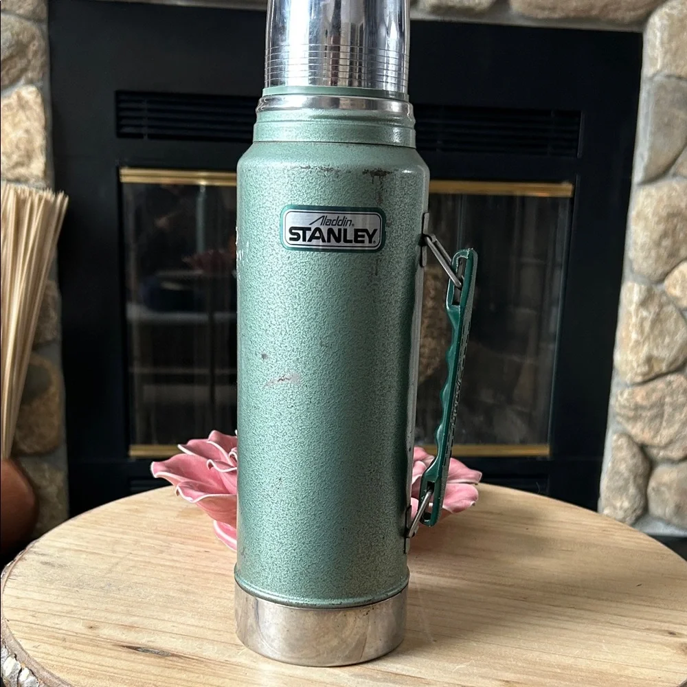 Vintage‎ Aladdin Stanley Thermos Steel w Handle A-944DH Quart Insulated